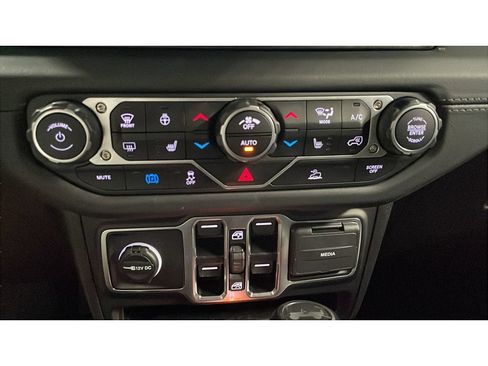 Used 2025 Jeep Wrangler Unlimited Sahara AWD/4WD image 14