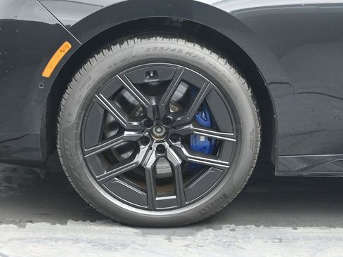 Used 2023 BMW 760i xDrive w/ Executive Package image 34