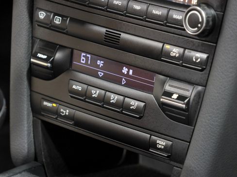 Used 2011 Porsche Boxster Spyder image 47