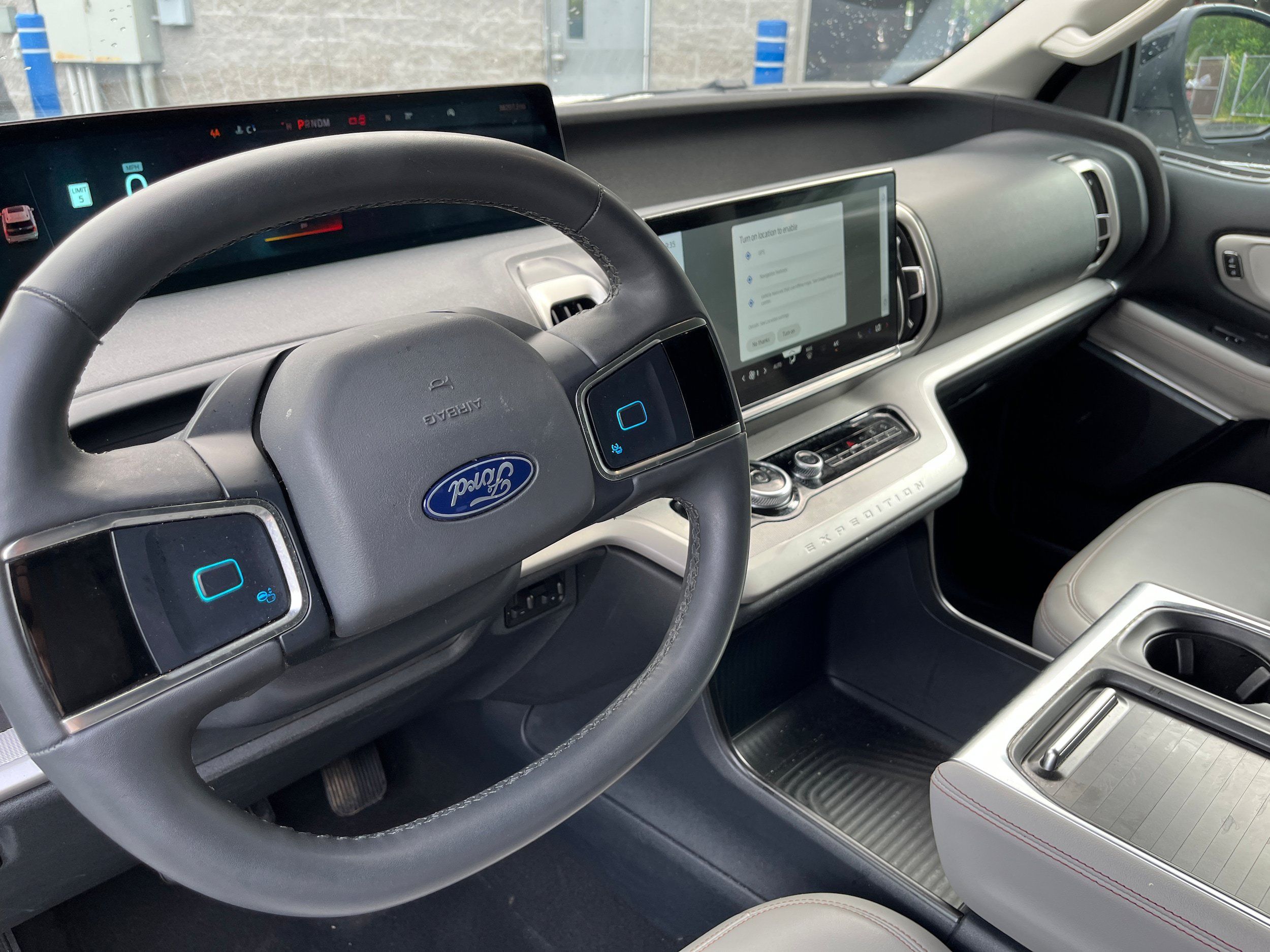 Used 2025 Ford Expedition Active AWD/4WD image 9