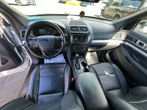 Used 2016 Ford Explorer XLT w/ Equipment Group 202A image 22