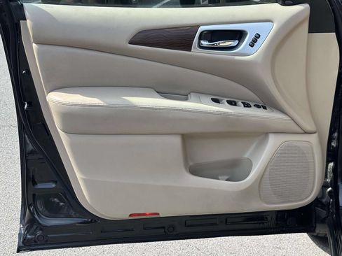 Used 2017 Nissan Pathfinder Platinum w/ Family Entertainment Package AWD/4WD image 21