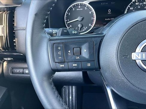 Certified 2025 Nissan Pathfinder SV image 10