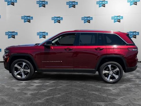 Certified 2023 Jeep Grand Cherokee Limited w/ Luxury Tech Group II AWD/4WD image 3