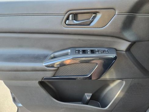 Used 2025 Nissan Pathfinder SV AWD/4WD image 35