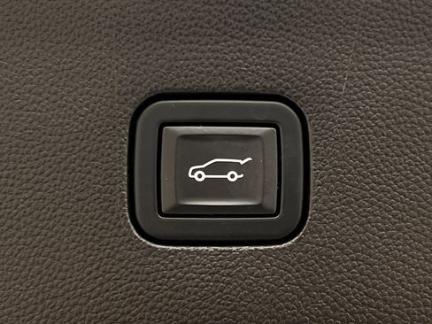 Used 2023 Buick Enclave Avenir image 33