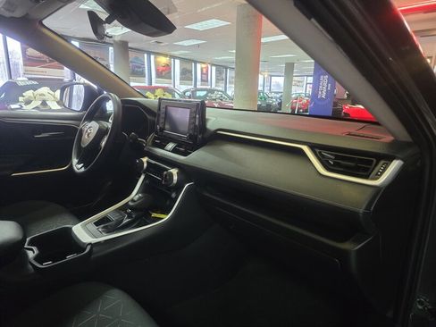 Used 2022 Toyota RAV4 XLE image 16