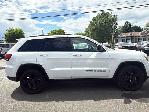 Used 2018 Jeep Grand Cherokee Laredo AWD/4WD image 10