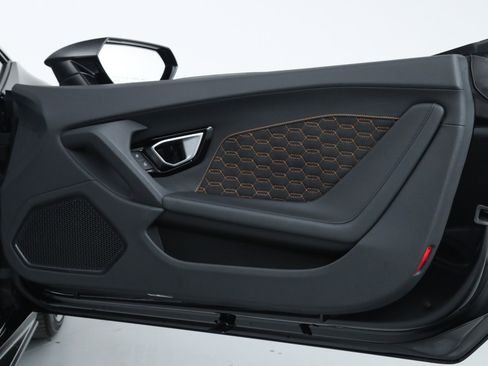 Used 2024 Lamborghini Huracan EVO image 16