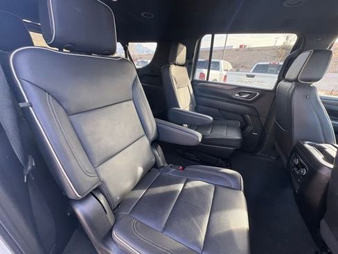 Used 2023 Chevrolet Suburban Premier image 23