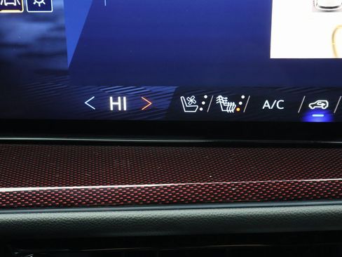 Certified 2024 Chevrolet Traverse RS image 29