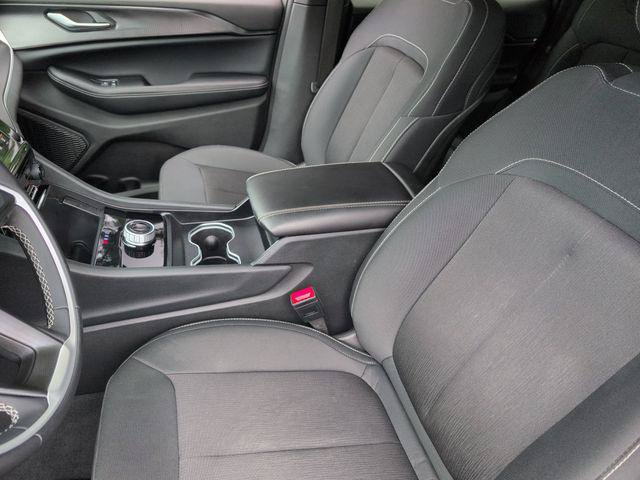 Certified 2024 Jeep Grand Cherokee Laredo RWD image 15