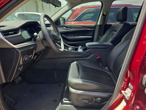 Used 2023 Jeep Grand Cherokee Limited RWD image 7