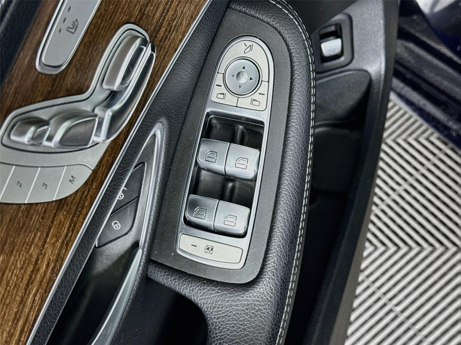 Used 2020 Mercedes-Benz C 300 Sedan image 19