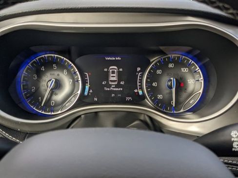 New 2025 Chrysler Pacifica Select FWD image 27