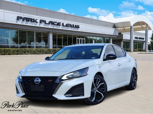 Used 2024 Nissan Altima 2.5 SR w/ SR Premium Package image 1