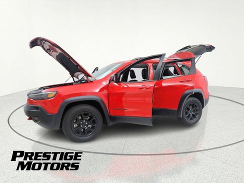 Used 2019 Jeep Cherokee Trailhawk w/ Cold Weather Group AWD/4WD image 14