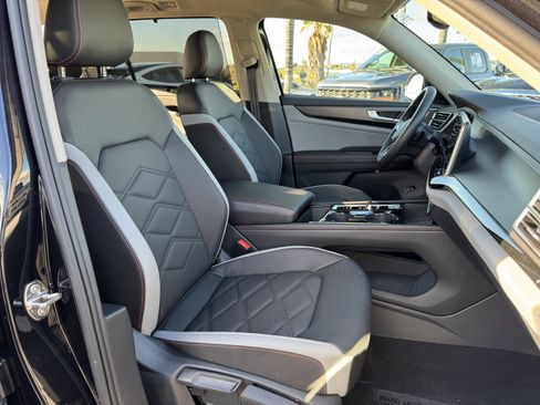Used 2025 Volkswagen Atlas Peak Edition SE image 38