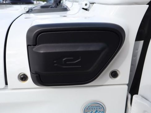Used 2024 Jeep Wrangler Unlimited Sahara AWD/4WD image 45