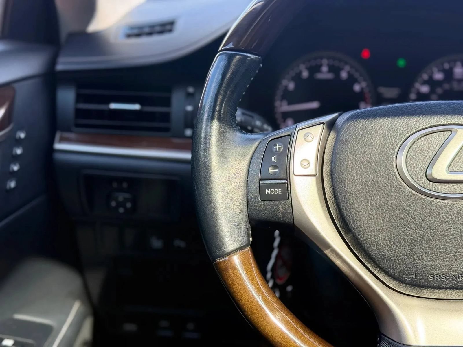 Used 2014 Lexus ES 350 w/ Luxury Package FWD image 24