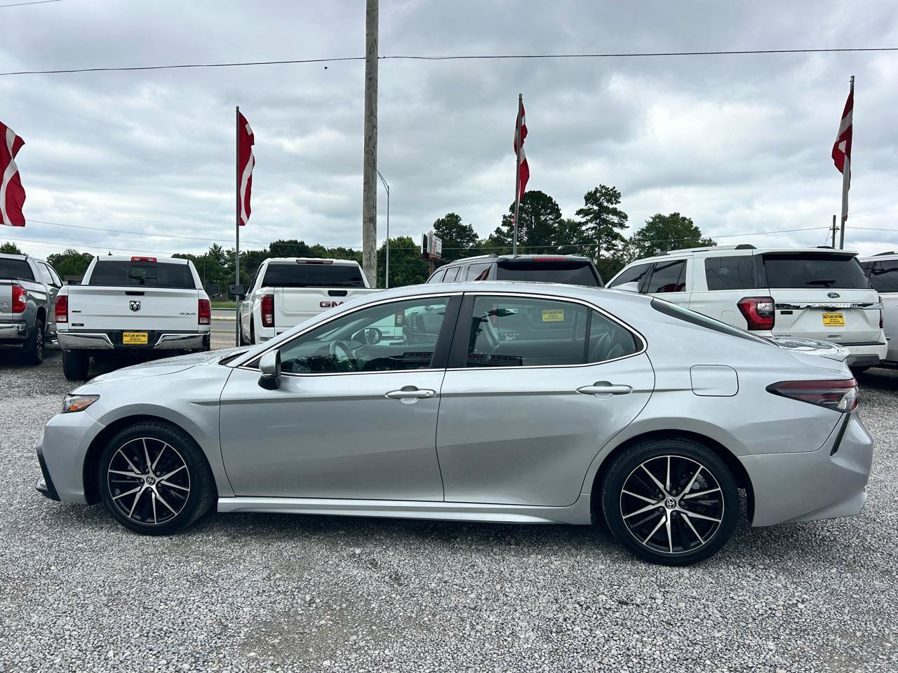 Used 2023 Toyota Camry SE FWD image 18