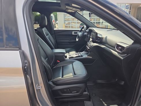 Used 2020 Ford Explorer XLT w/ Equipment Group 202A AWD/4WD image 35