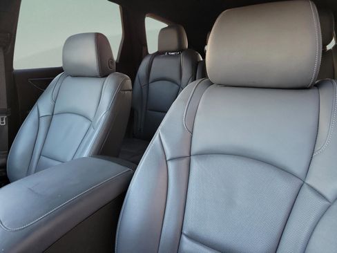 Used 2024 Buick Enclave Premium image 17