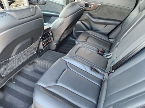 Used 2021 Audi Q8 Prestige w/ Prestige Package image 31