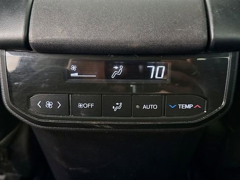 Used 2023 Toyota Highlander XLE AWD/4WD image 27