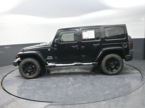 Used 2015 Jeep Wrangler Unlimited Sahara image 4