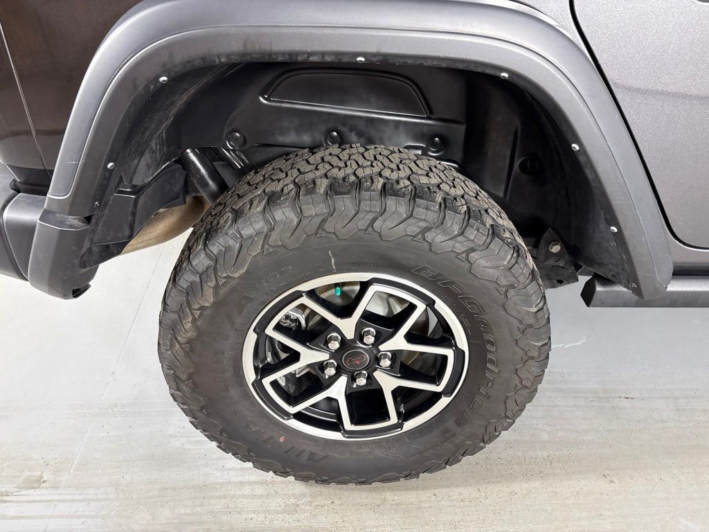 Used 2025 Jeep Wrangler Unlimited Rubicon w/ Convenience Group AWD/4WD image 10