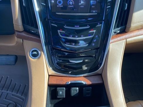 Used 2016 Cadillac Escalade Platinum image 17
