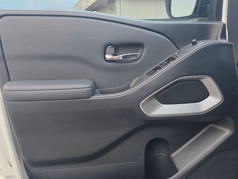 Used 2022 Nissan Frontier SV w/ Technology Package image 4