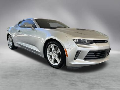 Used 2018 Chevrolet Camaro LT RWD image 2