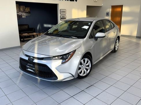 Used 2020 Toyota Corolla LE image 1