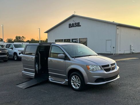 Used 2014 Dodge Grand Caravan SXT FWD image 43