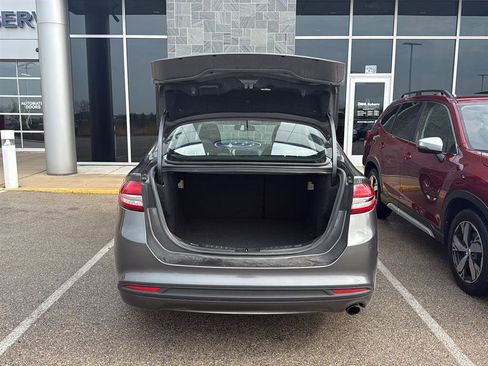 Used 2017 Ford Fusion SE FWD image 17
