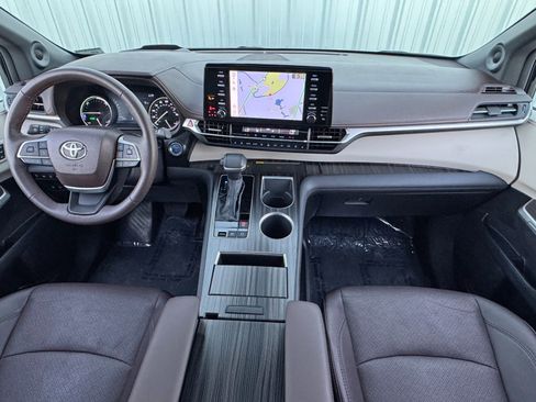 Used 2024 Toyota Sienna Platinum image 13