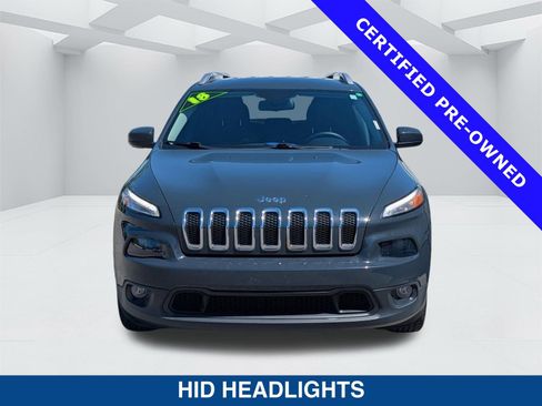 Used 2018 Jeep Cherokee Latitude Plus image 8