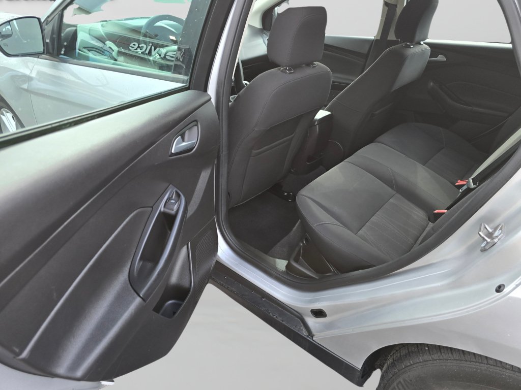 Used 2016 Ford Focus SE w/ SE Cold Weather Package FWD image 14
