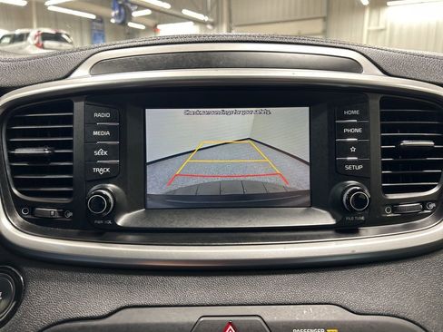 Used 2020 Kia Sorento S FWD image 19