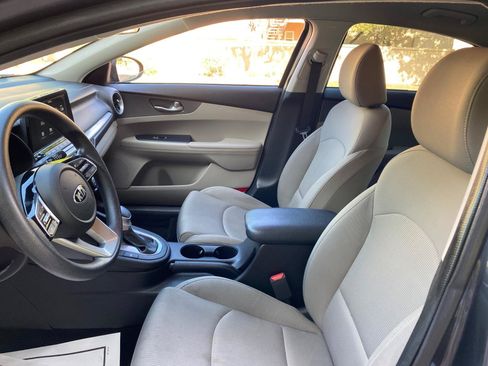 Used 2020 Kia Forte LXS FWD image 33