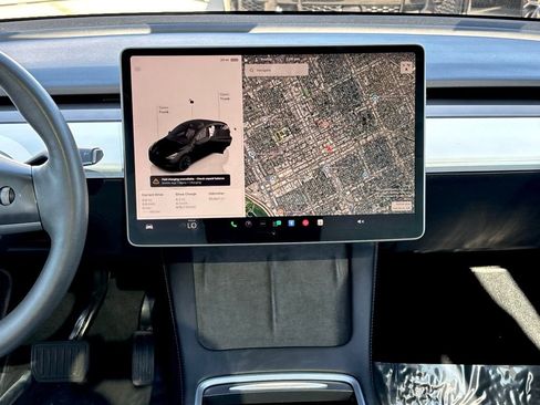 Used 2022 Tesla Model Y Long Range image 27