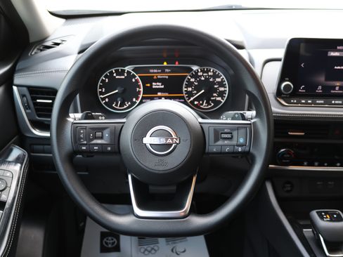 Used 2024 Nissan Rogue SV AWD/4WD image 25