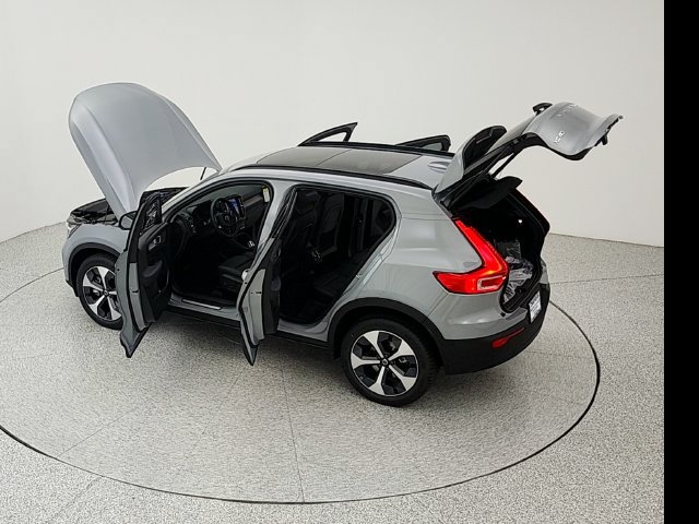 New 2026 Volvo XC40 B5 Plus w/ Protection Package Premier AWD/4WD image 40