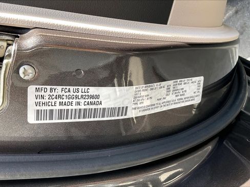 Used 2020 Chrysler Pacifica Limited image 31