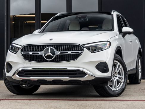 Used 2025 Mercedes-Benz GLC 300 image 1