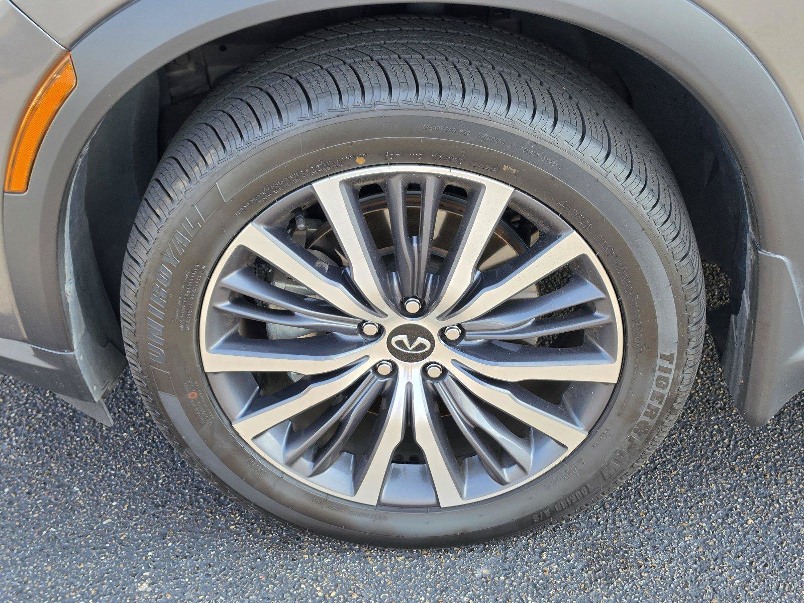 Used 2023 INFINITI QX60 Sensory w/ Vision Package FWD image 37