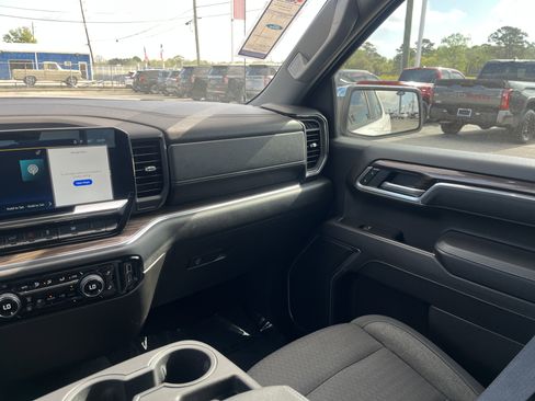 Used 2025 Chevrolet Silverado 1500 LT image 28