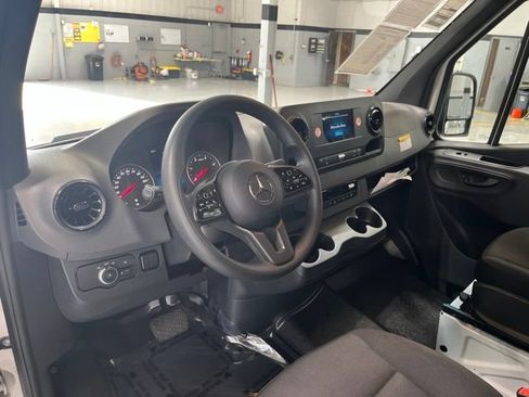 Used 2024 Mercedes-Benz Sprinter 2500 image 11